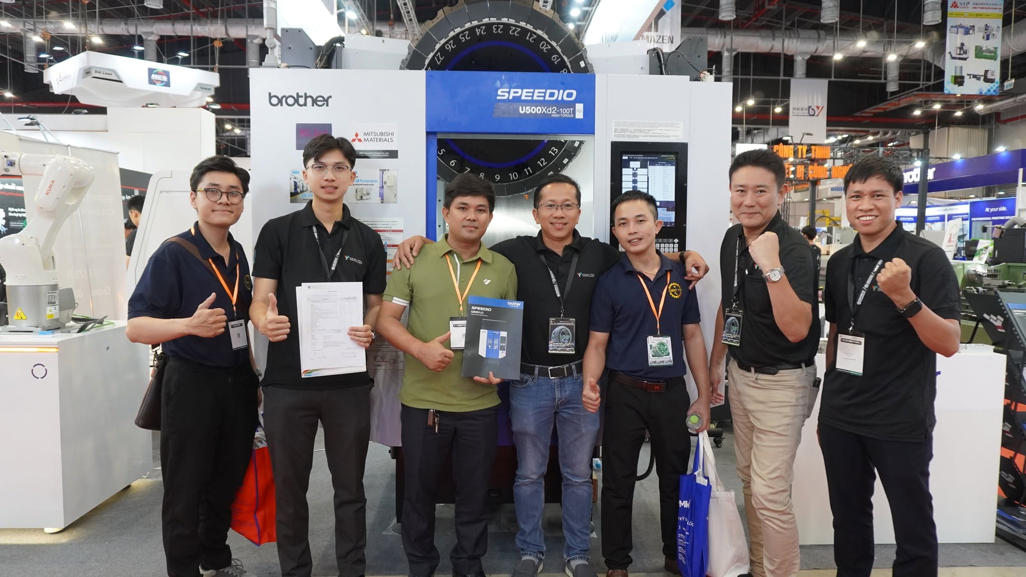Khách hàng đầu tư máy CNC ngay tại sự kiện
