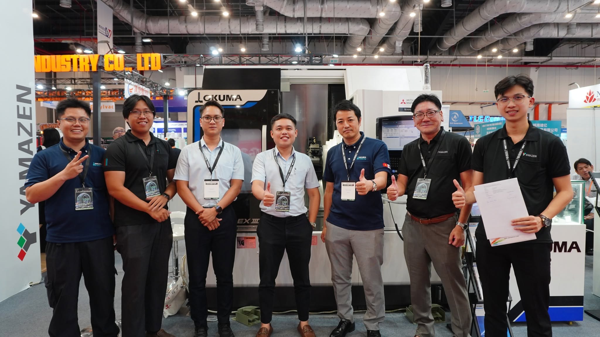 Khách hàng đầu tư máy CNC ngay tại sự kiện